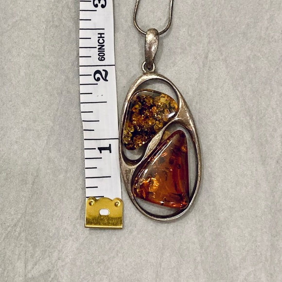 Amber pendant necklace - Picture 9 of 10